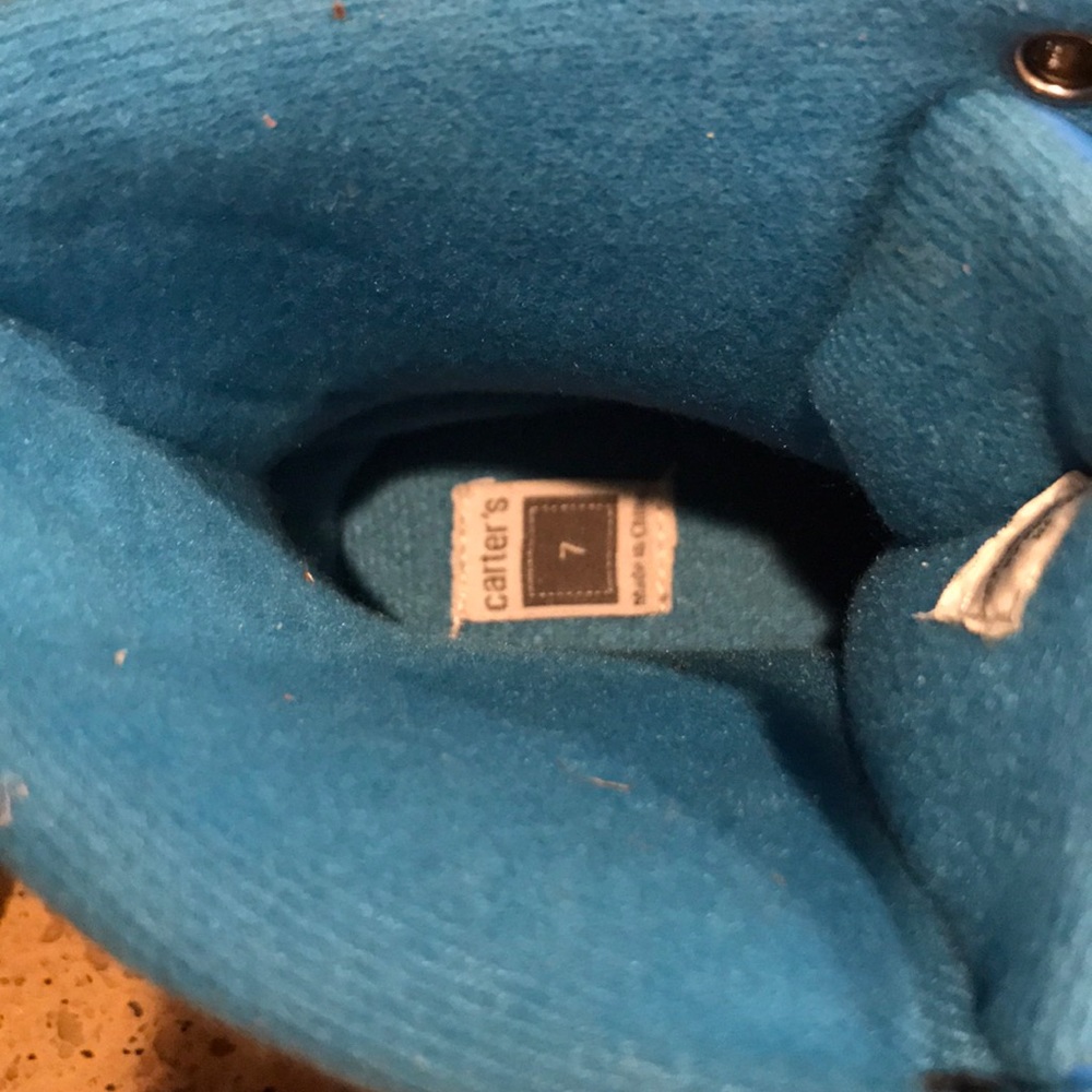 Carter’s snow boots size 7 - Picture 3 of 8